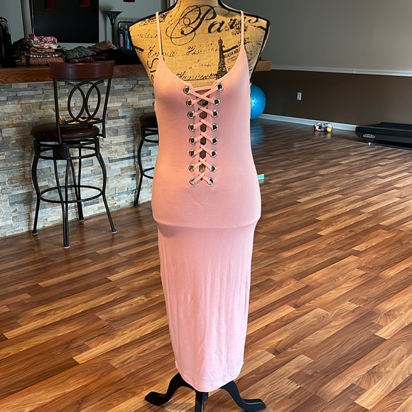 Size L light pink fitted midi with grommets and straps down front center - Picture 2 of 5